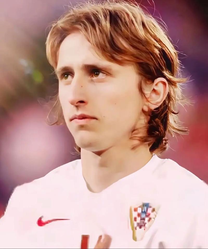 足球财经机构：阿兰希勒96年的转会费放到现在相当于2.25亿镑