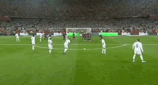 成绩斐然，加斯佩里尼被罗马球迷描绘成魔法师形象画在墙上