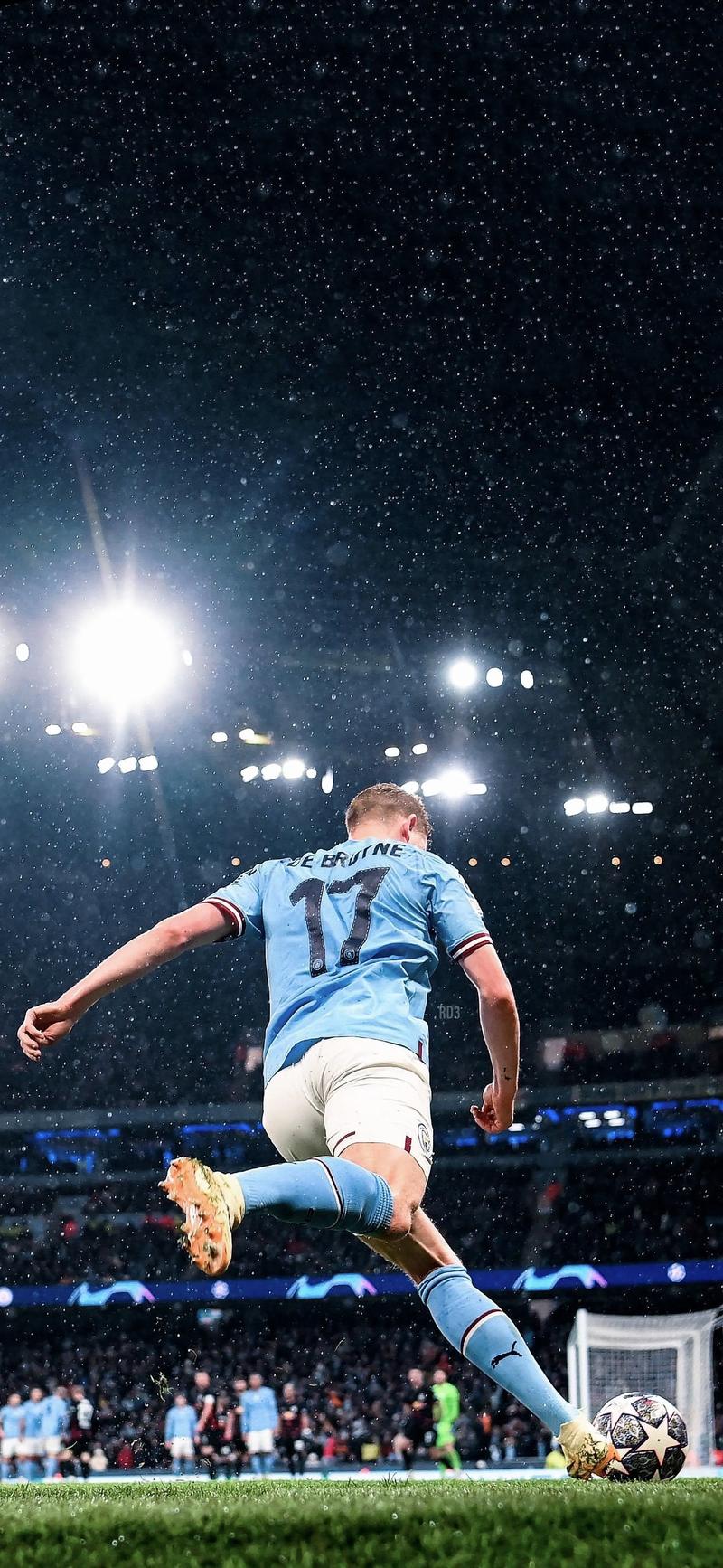 痛！女裁判扔球给希罗，不小心砸到了希罗的关键部位